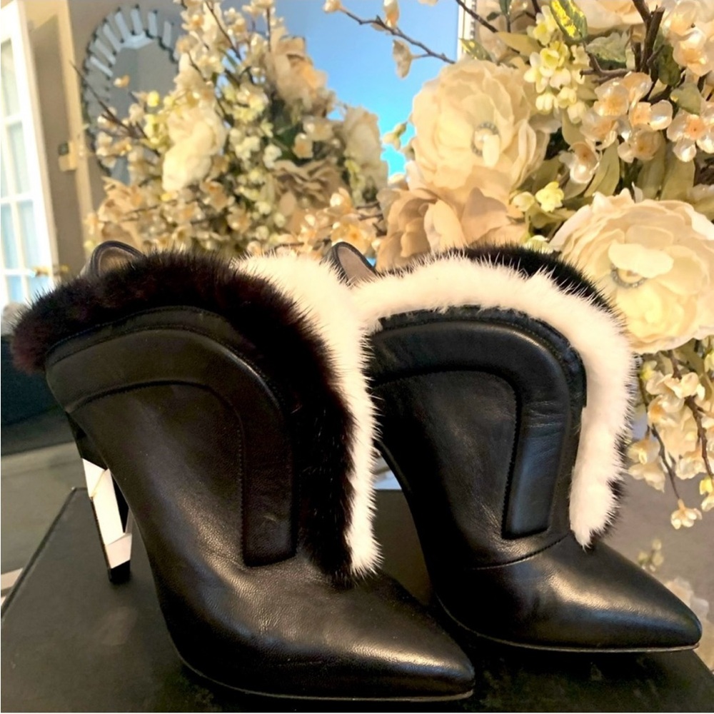 FENDI ANKLE BOOTS! CHIC! SIZE 6